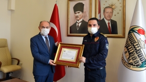 İzmir Depreminde Görev Alan İtfaiye Personeline Başarı Belgesi Verildi