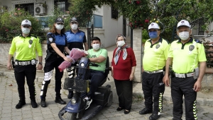 Polislerden kazazede Sercan’a anlamlı ziyaret