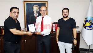 Manisa ÇGD’den Başkan Akın’a plaket 