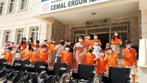 Manisalı 16 Engelli yeni tekerlekli sandalyeleri ile evlerine mutlu döndü 