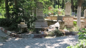 “Kabristan girişlerindeki yığınlar çok hoş olmamış “