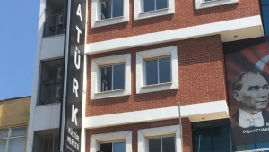 Kocaman tabela yerinden çıktı VİDEO