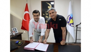 Kurç ve Baştürk imzaları attı