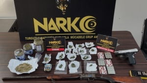 7 şahsa ait 7 ikamete eş zamanlı yapılan operasyonda uyuşturucu maddeleri ele geçti