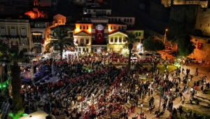 Çeşmeliler Cumhuriyet Bayramı’nı Pinhani ile kutladı