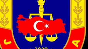 Evlerden hırsızlık yaptığı iddiasıyla aranan şahıs jandarmanın sıkı takip sonucu yakalandı