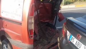 Kamyonet, hafif ticari araca çarptı: 1 yaralı