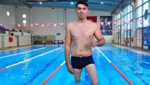 Bedensel engelli milli yüzücü Muhammet, Paris'te altın madalya hedefliyor