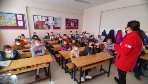 Bin öğrenciye Türk Kızılay'ın çalışmaları anlatıldı. 