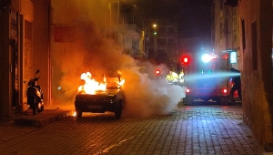 Otomobili ateşe verip video çekti