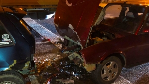 Turgutlu'da 4 otomobilin karıştığı zincirleme kazada 4 kişi yaralandı