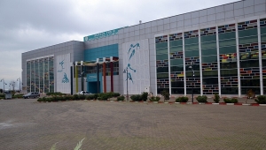 Turgutlu'nun tek havuzu çürümeye yüz tuttu, sporcular ortada kaldı