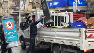 Zabıtadan kaldırım operasyonu, duba ve levhalar tek tek toplandı