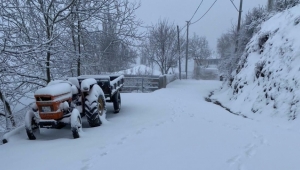 Turgutlu'da kar yağışı; mahalle yolları kapandı 