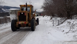 Turgutlu’nun yüksek kesimlerinde kar etkili oluyor, bazı yollar trafiğe kapandı