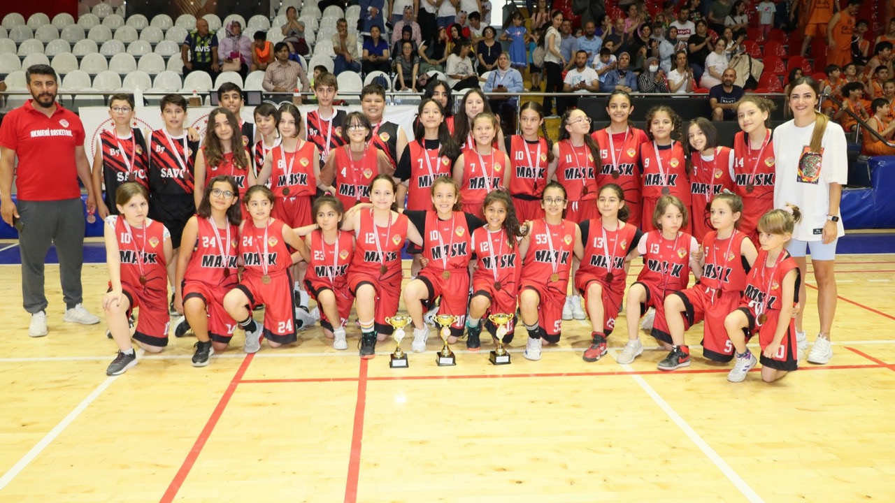 2021-2022 BASKETBOL ALTYAPI BUSE GÖRER SEZONU ŞAMPİYONLARI BELLİ OLDU