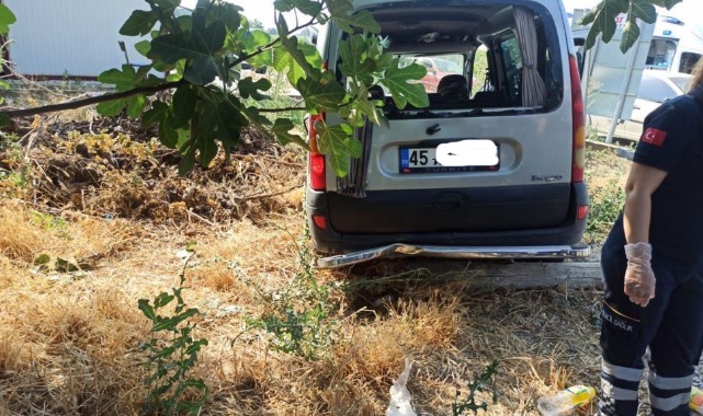 Hafif ticari araçlar çarpıştı: 3'ü çocuk 10 yaralı