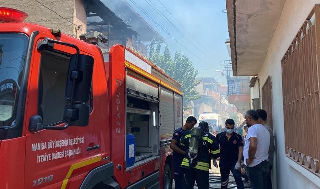 Yangında son anda kurtuldu! Çatı katı küle döndü