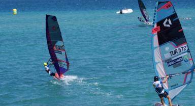 Alaçatı’da Dünya Surf Şampiyonası heyecanı büyük bir coşkuyla devam ediyor