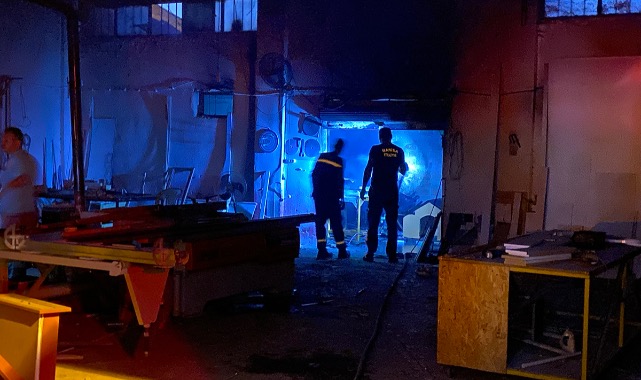 Marangoz atölyesinde çıkan yangını itfaiye söndürdü