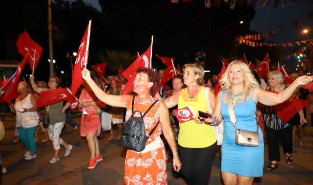 Turgutluda Makedonya ve Azerbaycan Kültürleri rüzgarı esti