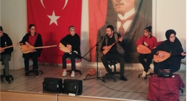 Ahmetli’de bağlama dinletisi