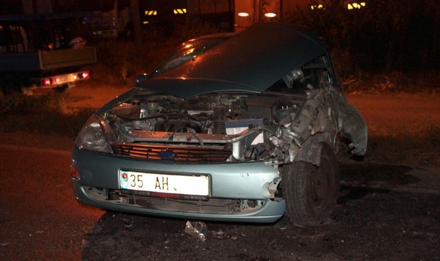 Ödemişte iki otomobilin çarpışması sonucu 5 kişi yaralandı