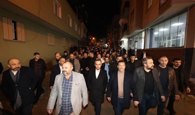 Turgutluda Cumhur İttifakının kahve ziyareti mitinge dönüştü
