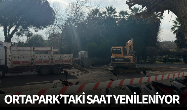 Ortaparktaki saat kulesi yenileniyor
