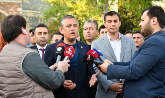 CHP Genel Başkanı Özel, Bayram Namazını Manisada Kıldı