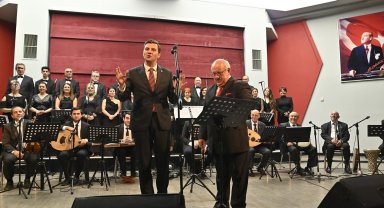 Selim Öztaş korosundan Manisada musiki ziyafeti