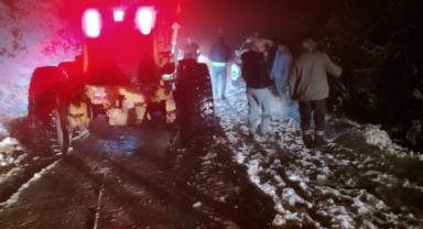 Karda mahsur kalan aileler belediye ekipleri tarafından kurtarıldı