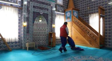 Camilerde temizlik çalışmaları 