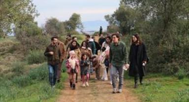 İzmirliler şehrin yeşil alanlarıyla kucaklaşıyor