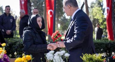 Şehitlikte Duygusal Tören