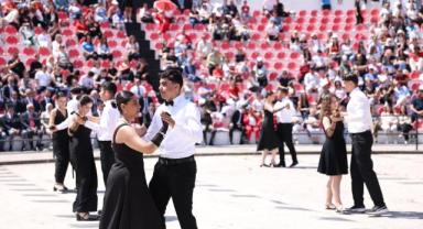 19 Mayıs, Çeşme’de coşkuyla kutlandı