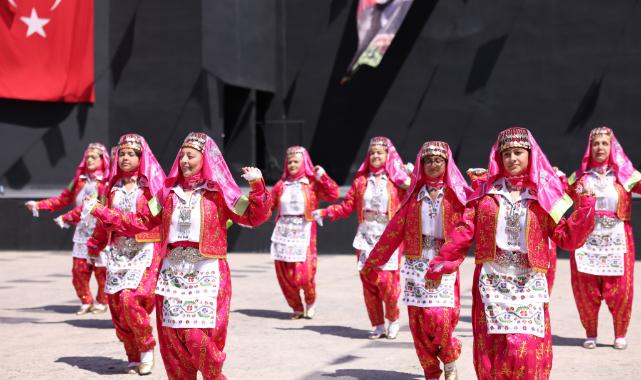 19 Mayıs, Çeşme’de coşkuyla kutlandı