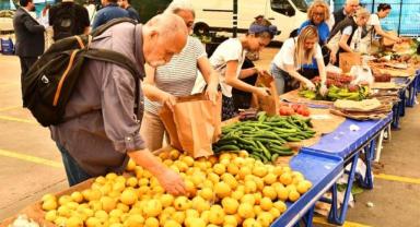 İzmir Büyükşehir Belediyesi 15 yıldır organik tarımla çiftçiyi ayakta tutuyor