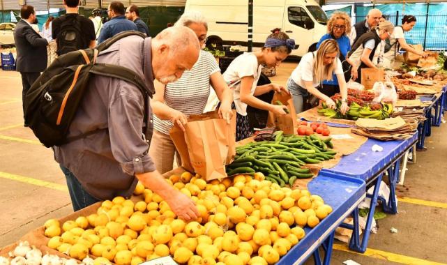 İzmir Büyükşehir Belediyesi 15 yıldır organik tarımla çiftçiyi ayakta tutuyor
