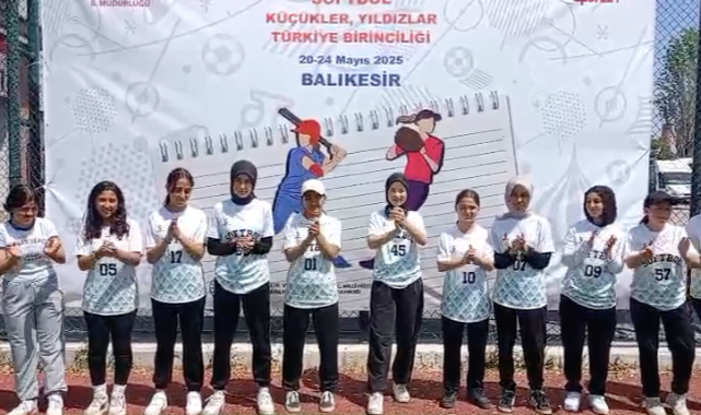 Mücahit Arınç’tan Kula’nın Softbol Takımına Destek ve Başarı Dileği