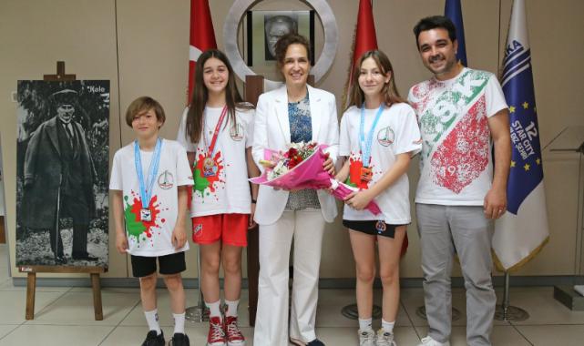 Voleybol ve yüzmede Karşıyaka rüzgarı esti