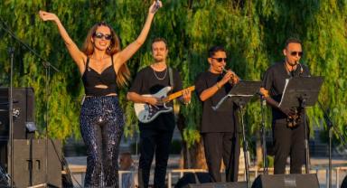 İzmirliler “Yaza Merhaba” dedi