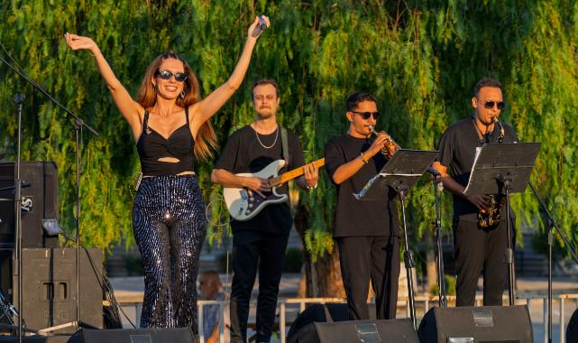 İzmirliler “Yaza Merhaba” dedi