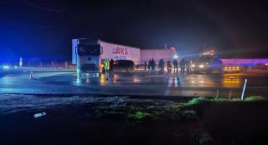 İzmir-Ankara Karayolu'nda kaza: Otomobil ile TIR çarpıştı!