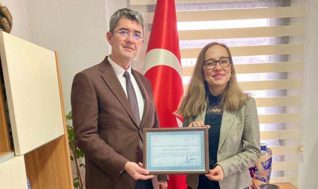 Turgutlu İlçe Sağlık Müdürlüğü’ne “Beslenme ve Fiziksel Aktiviteyi Destekleyen İş Yeri” Belgesi