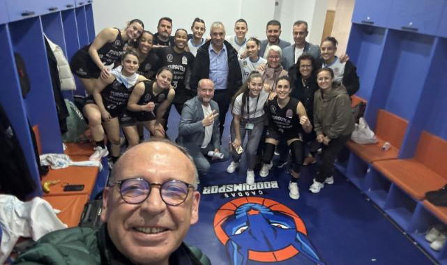 Turgutlu Belediyespor Kadın Basketbol Takımı Zirve Mücadelesine Devam Ediyor