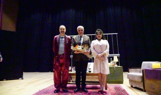 Turgutlu’da ‘Aşk-ı Müebbet’ Oyununa Büyük İlgi