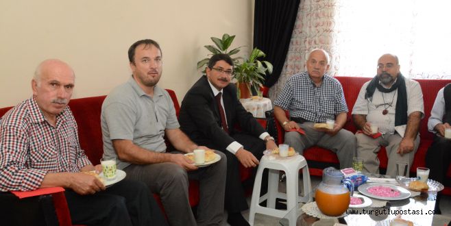 Başkan Çelik, vatandaşın evine konuk oldu