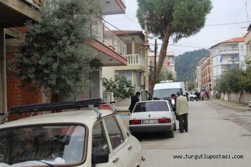 Evin önüne bırakılan şüpheli valizdeki kablolu kutu korkuttu