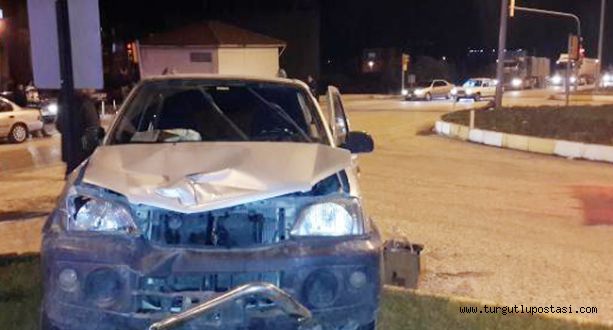 Kavşakta iki otomobil çarpıştı: 5 yaralı